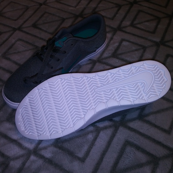 New Nike SB Sneakers - Picture 2 of 4